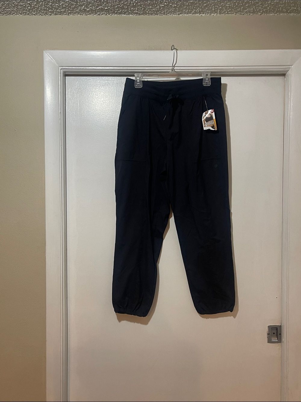 Avia black drawstring jogger size medium 8–10 New with tag